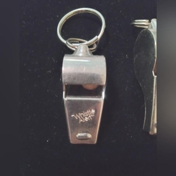 2 VINTAGE WHISTLES Koria Made In Japan & Whistle Alert Taiwan Read Description - Picture 3 of 7